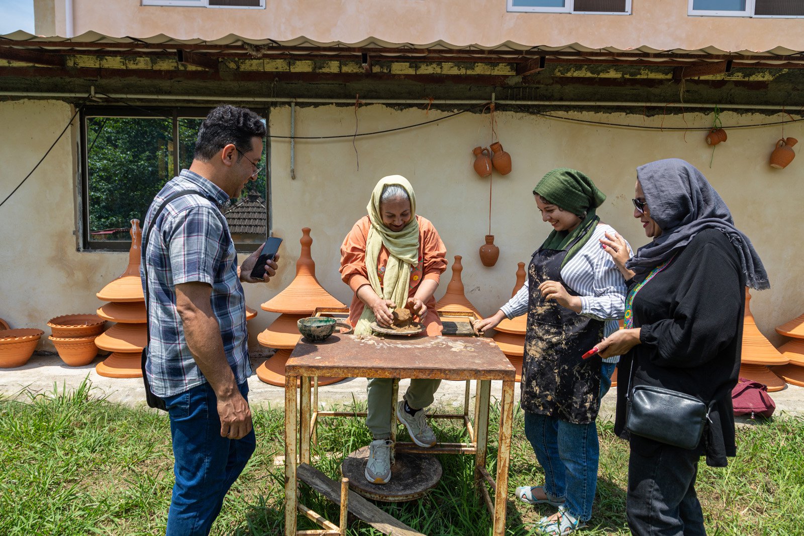 سفالگری و طبیعت‌گردی در دهکده سفال